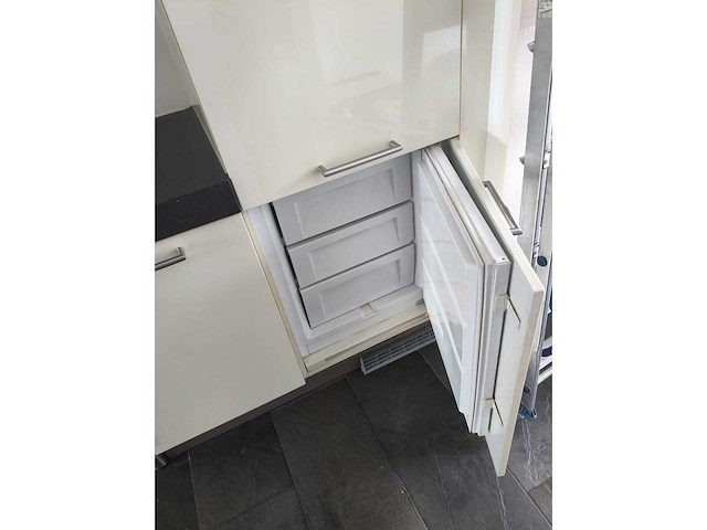 Keuken met apparatuur - afbeelding 13 van  23