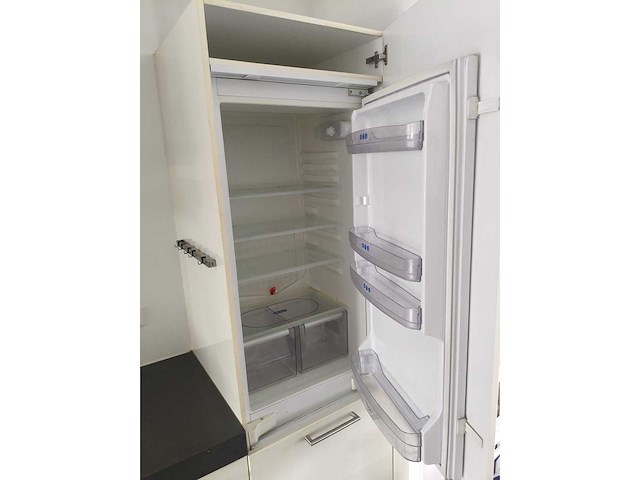 Keuken met apparatuur - afbeelding 14 van  23