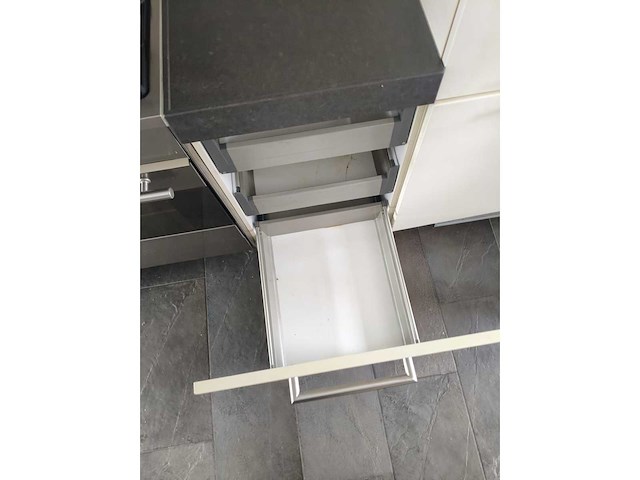 Keuken met apparatuur - afbeelding 16 van  23