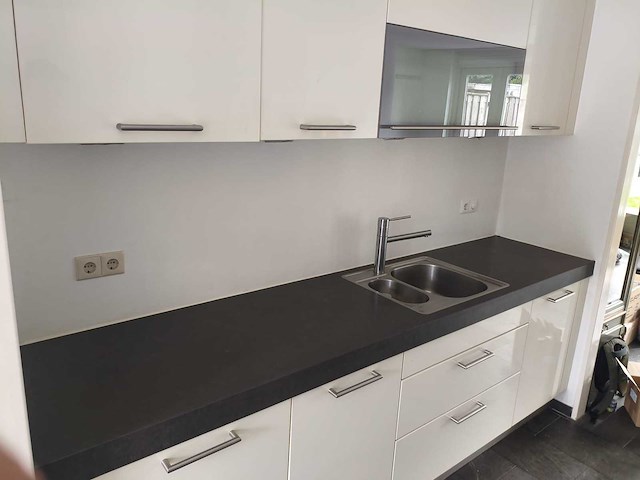 Keuken met apparatuur - afbeelding 17 van  23
