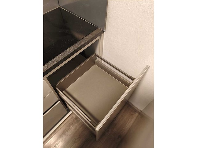 Keuken met apparatuur - afbeelding 8 van  17