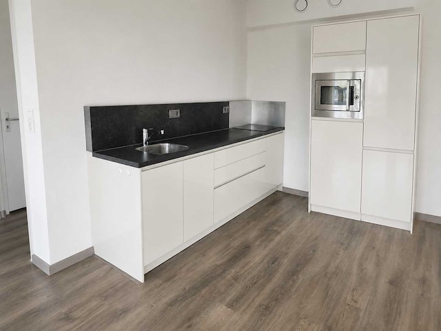 Keuken met apparatuur - afbeelding 1 van  17