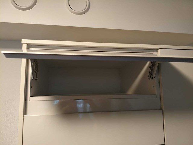 Keuken met apparatuur - afbeelding 9 van  17