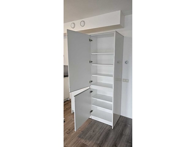 Keuken met apparatuur - afbeelding 14 van  17