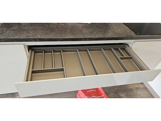 Keuken met apparatuur - afbeelding 15 van  17