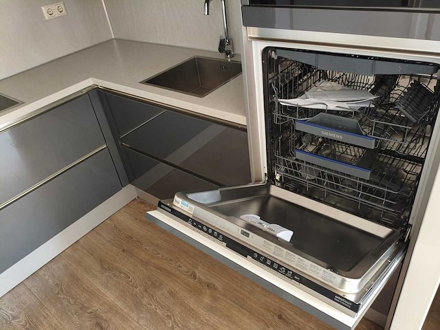 Keuken met apparatuur - afbeelding 4 van  26