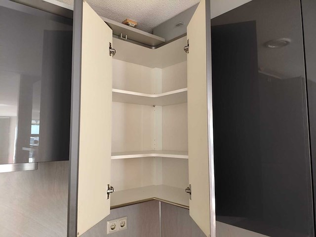 Keuken met apparatuur - afbeelding 11 van  26