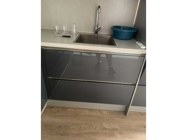 Keuken met apparatuur - afbeelding 17 van  26
