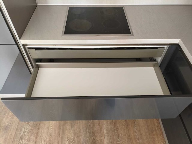 Keuken met apparatuur - afbeelding 21 van  26