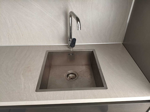 Keuken met apparatuur - afbeelding 23 van  26