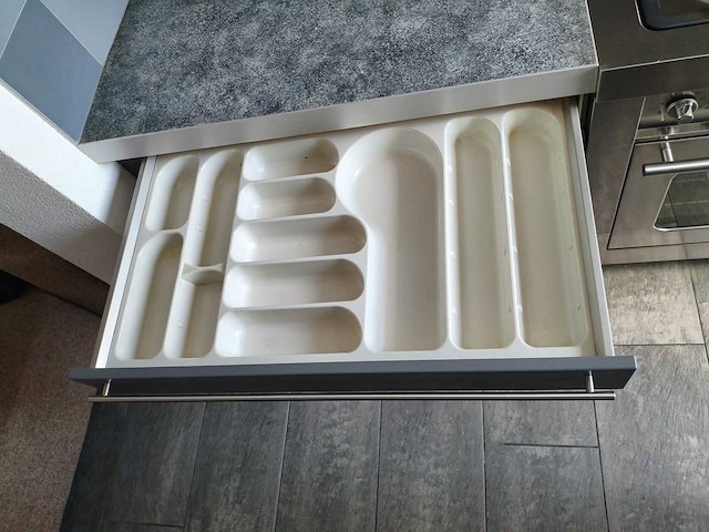 Keuken met apparatuur - afbeelding 13 van  19