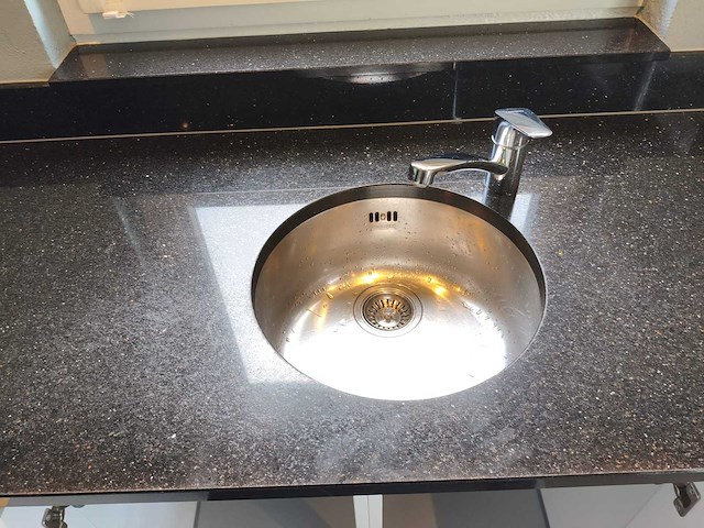 Keuken met apparatuur - afbeelding 10 van  23