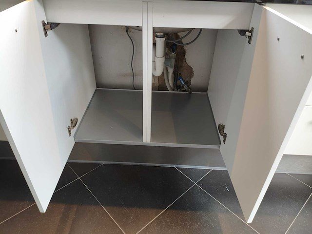 Keuken met apparatuur - afbeelding 11 van  23
