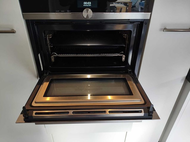 Keuken met apparatuur - afbeelding 17 van  23