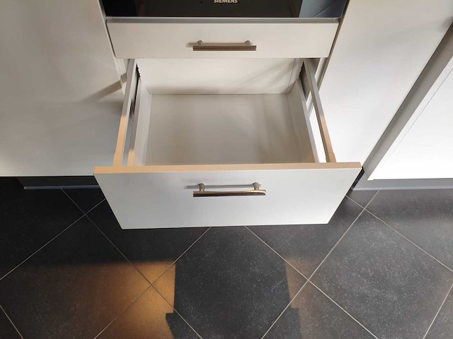 Keuken met apparatuur - afbeelding 20 van  23