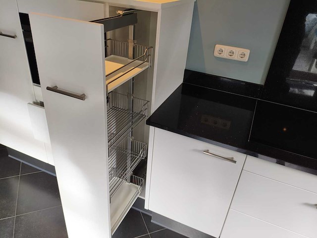 Keuken met apparatuur - afbeelding 22 van  23