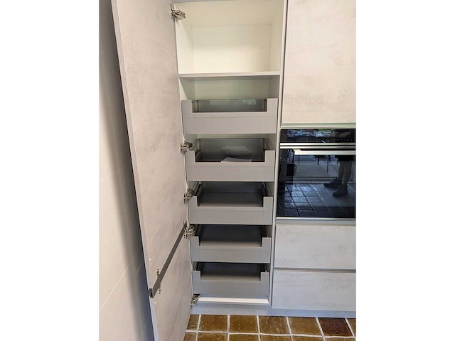 Keuken met apparatuur - afbeelding 4 van  11