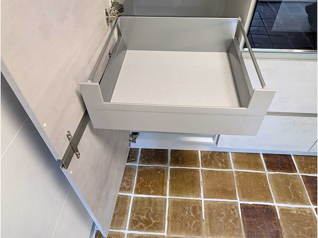 Keuken met apparatuur - afbeelding 7 van  11