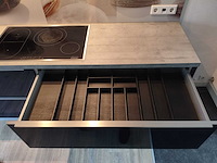 Keuken met apparatuur - afbeelding 4 van  22