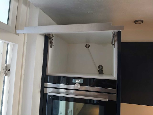 Keuken met apparatuur - afbeelding 16 van  22