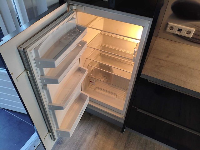 Keuken met apparatuur - afbeelding 19 van  22