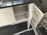 Keuken met apparatuur - afbeelding 2 van  28