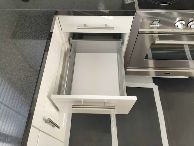 Keuken met apparatuur - afbeelding 3 van  28