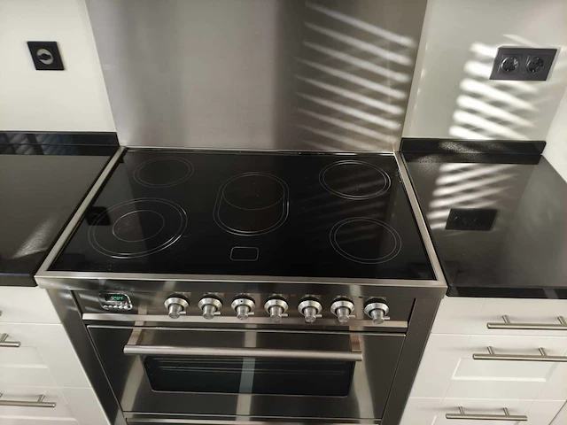Keuken met apparatuur - afbeelding 6 van  28