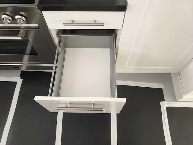 Keuken met apparatuur - afbeelding 13 van  28