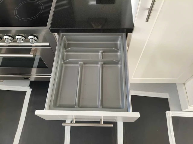 Keuken met apparatuur - afbeelding 14 van  28