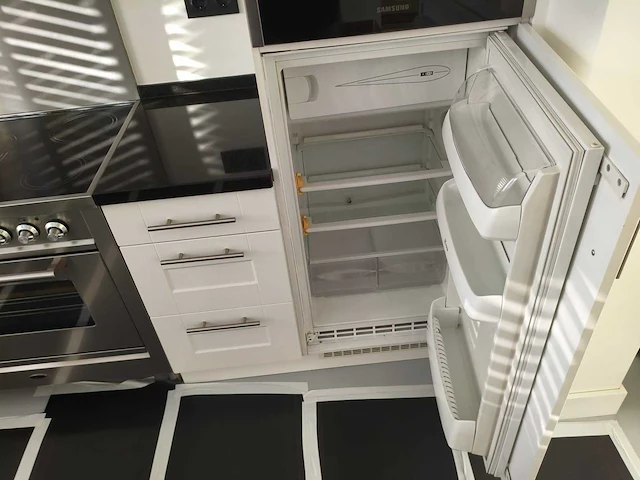 Keuken met apparatuur - afbeelding 19 van  28