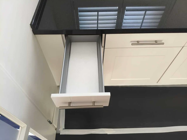 Keuken met apparatuur - afbeelding 12 van  28