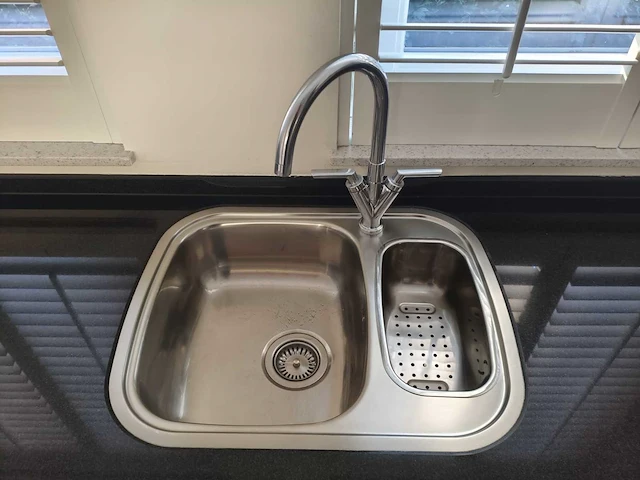 Keuken met apparatuur - afbeelding 25 van  28