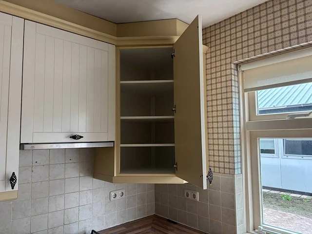 Keuken met apparatuur - afbeelding 2 van  29