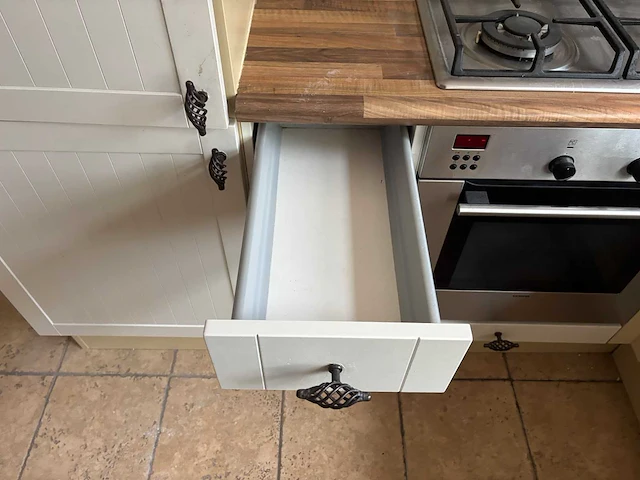 Keuken met apparatuur - afbeelding 3 van  29