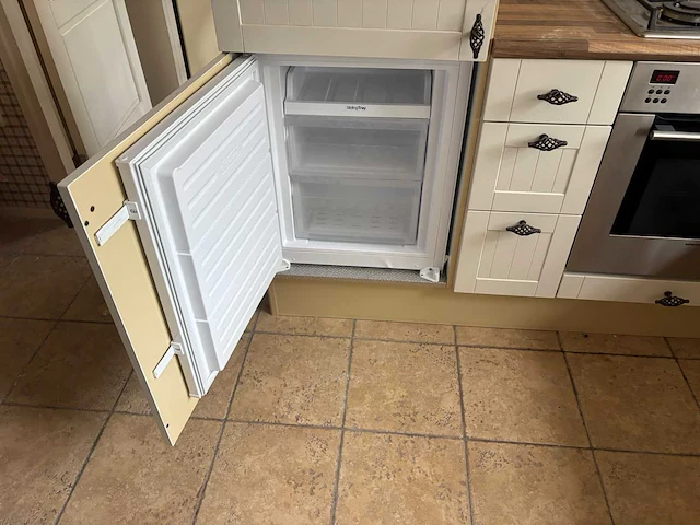 Keuken met apparatuur - afbeelding 4 van  29