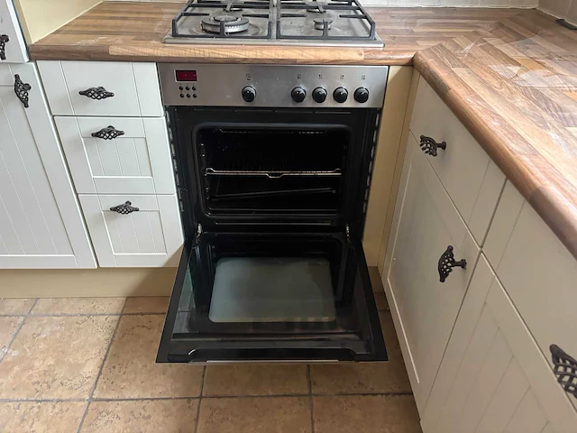Keuken met apparatuur - afbeelding 8 van  29