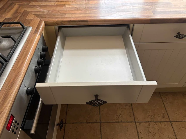 Keuken met apparatuur - afbeelding 10 van  29