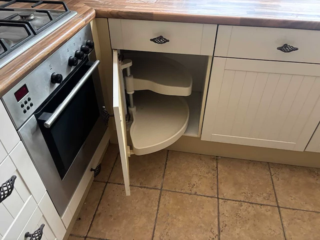 Keuken met apparatuur - afbeelding 11 van  29