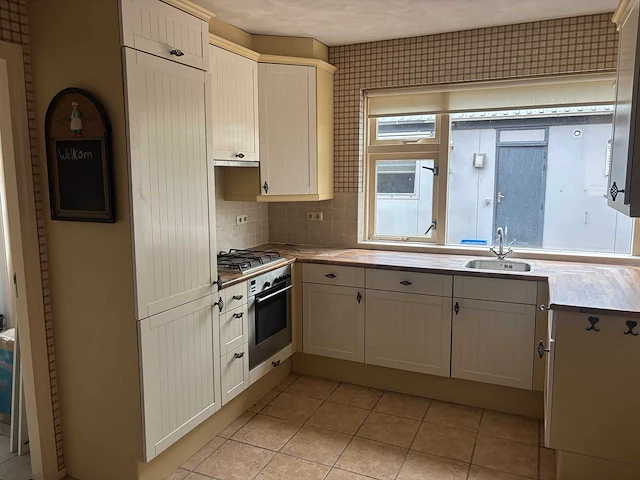 Keuken met apparatuur - afbeelding 1 van  29