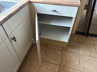 Keuken met apparatuur - afbeelding 19 van  29