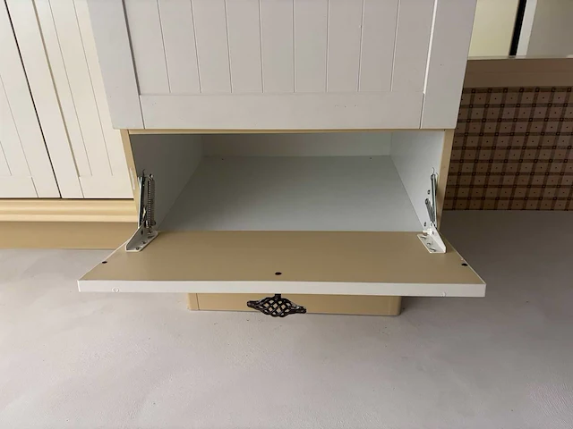 Keuken met apparatuur - afbeelding 24 van  29
