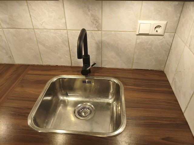 Keuken met apparatuur - afbeelding 4 van  24