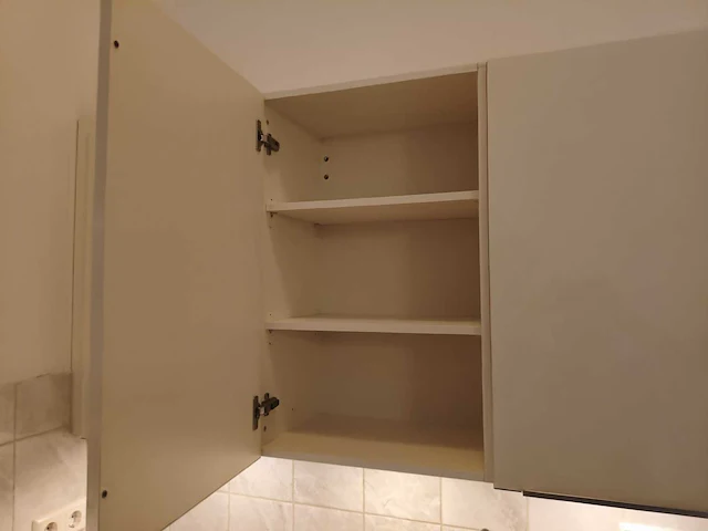 Keuken met apparatuur - afbeelding 6 van  24