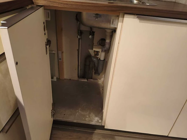 Keuken met apparatuur - afbeelding 8 van  24