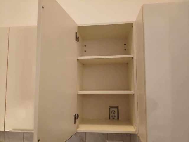 Keuken met apparatuur - afbeelding 13 van  24