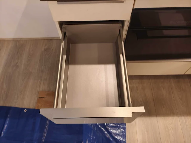 Keuken met apparatuur - afbeelding 12 van  24