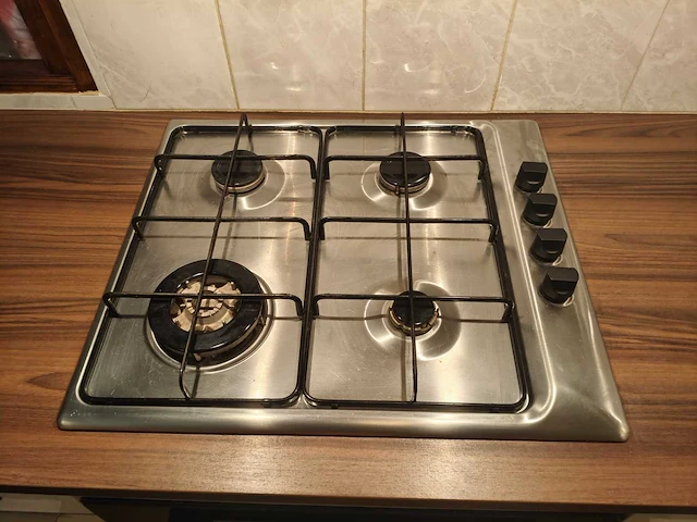 Keuken met apparatuur - afbeelding 19 van  24