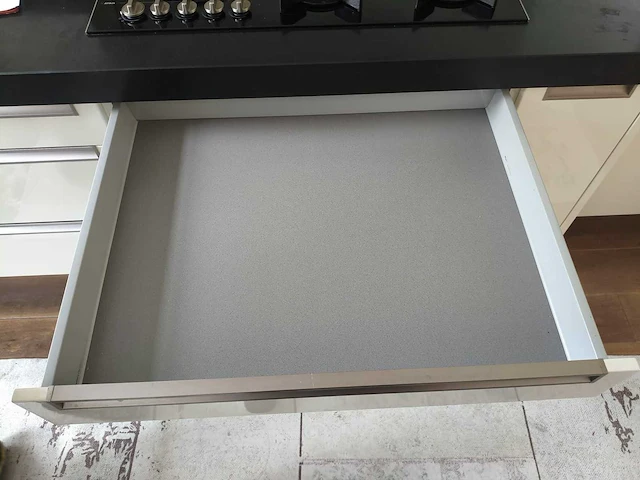 Keuken met apparatuur - afbeelding 2 van  26