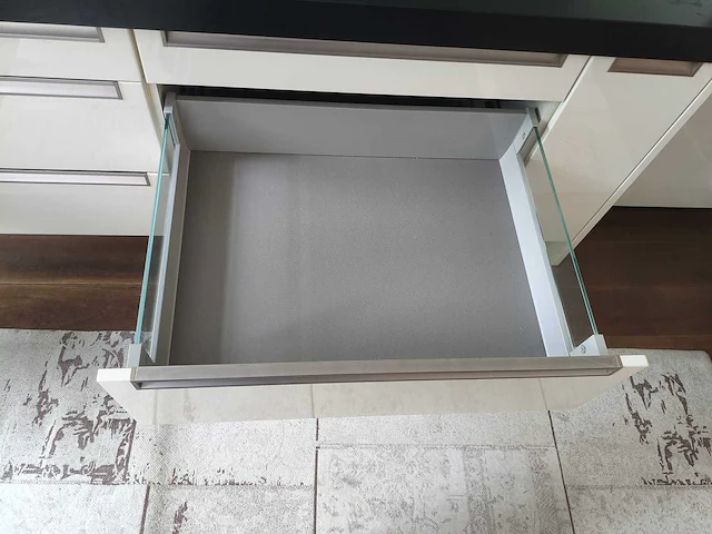 Keuken met apparatuur - afbeelding 3 van  26
